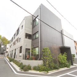 TASUKI RICHESSE MEGURO-HIMONYA 都立大学駅徒歩12分。
1LDK・40㎡ メゾネットタイプ。【碑文谷】の上質な静寂と響き合う洗練の邸。