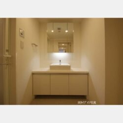 ユニテラス三軒茶屋　三軒茶屋駅徒歩8分、 西太子堂駅徒歩8分。「世田谷警察署前」バス停徒歩1分。