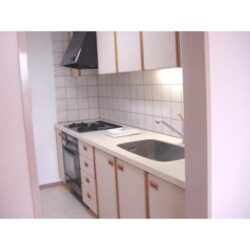 パーク・ハイム用賀南 用賀駅徒歩10分。小学校・インターナショナルスクール至近！お子様の通学も安心の3LDK
楽器可!　ピアノ可!　3LDK・76㎡