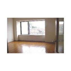 パーク・ハイム用賀南 用賀駅徒歩10分。小学校・インターナショナルスクール至近！お子様の通学も安心の3LDK
楽器可!　ピアノ可!　3LDK・76㎡
