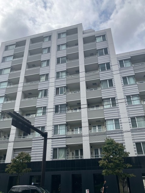 【ダイナシティ三宿】三軒茶屋駅徒歩10分、 池尻大橋駅徒歩9分。分譲賃貸。
1LDK・37㎡、芸能人がお忍びで来る街。